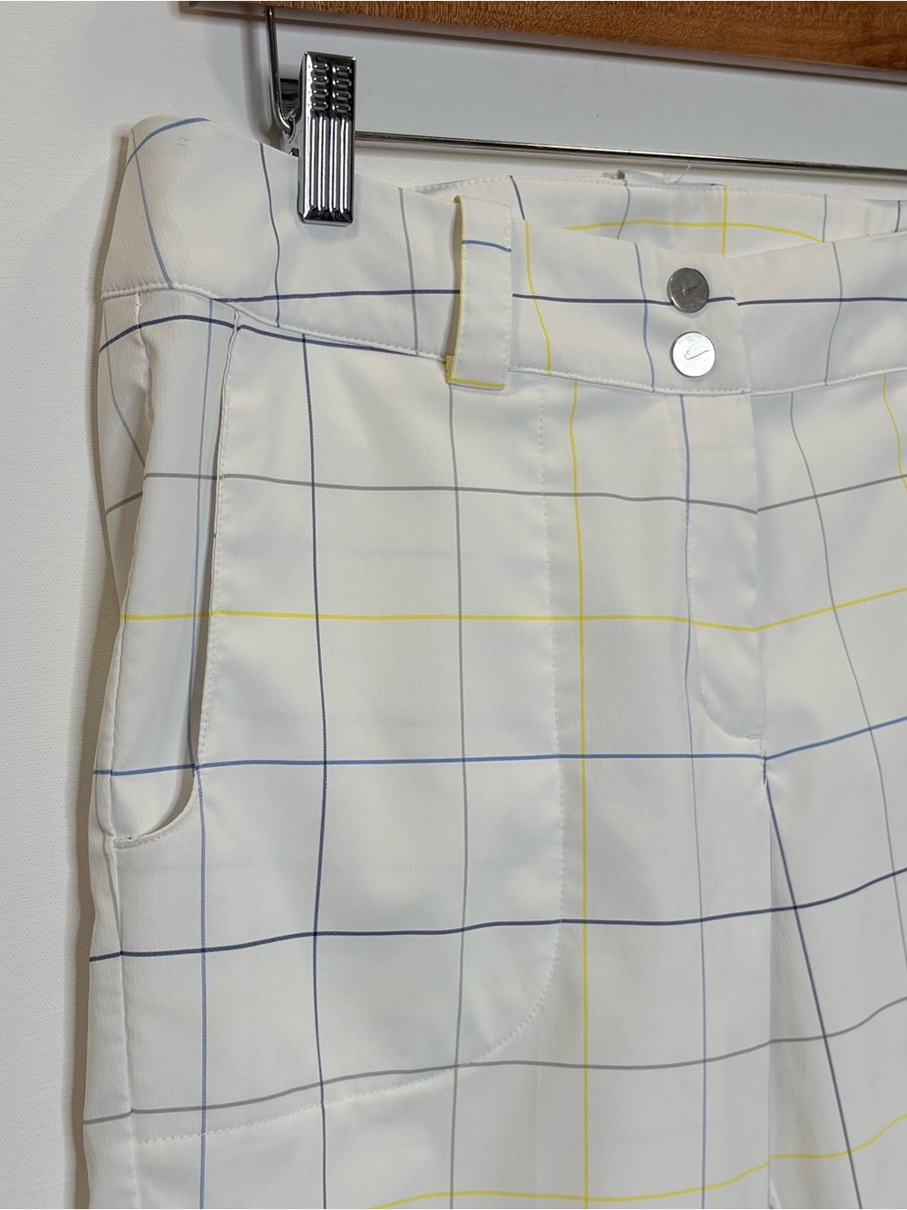 Nike Golf Womens Dri-FIt Plaid Windowpane Bermuda Shorts Size M 8 White Stretch - Picture 3 of 12